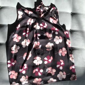 🎀LOFT sleeveless blouse!  Adorable!